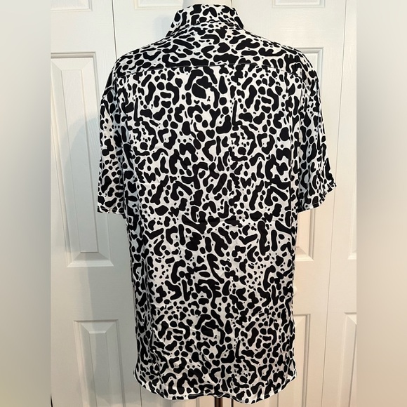 Lita By Ciara Made In Italy Cheeta Print Button Down Size Medium - Picture 8 of 8